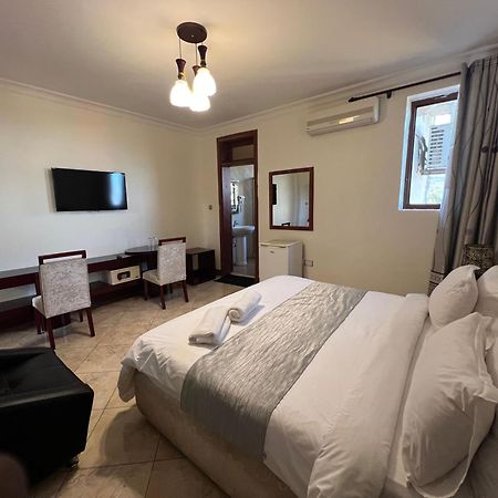 Nejobugg Palace Hotel Nkoanrua Bagian luar foto