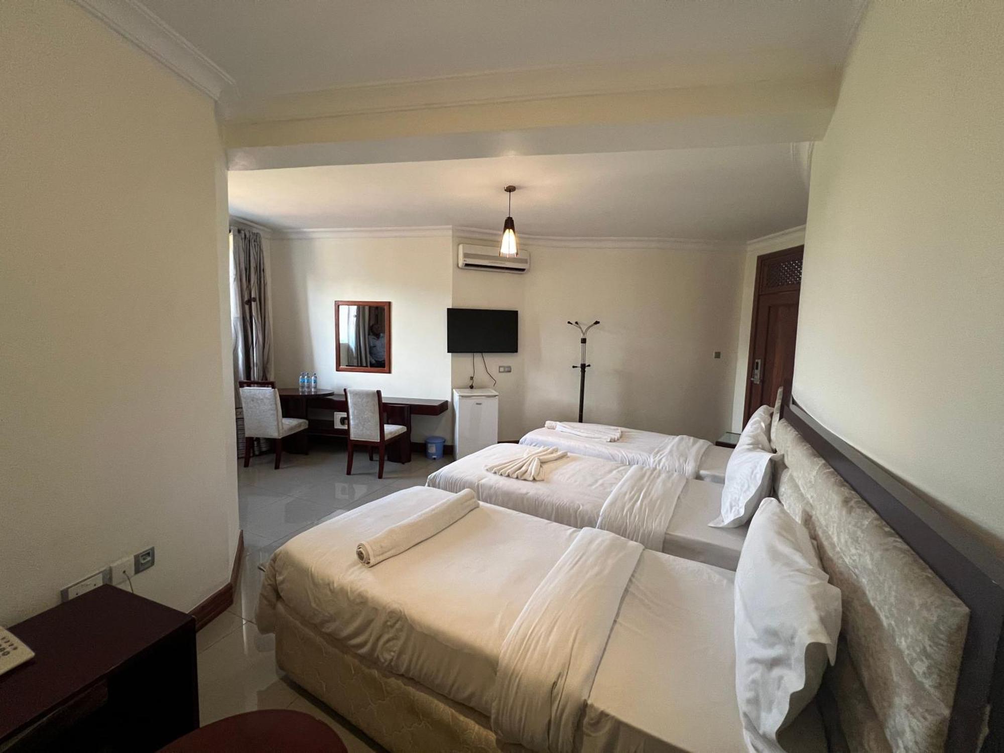 Nejobugg Palace Hotel Nkoanrua Bagian luar foto