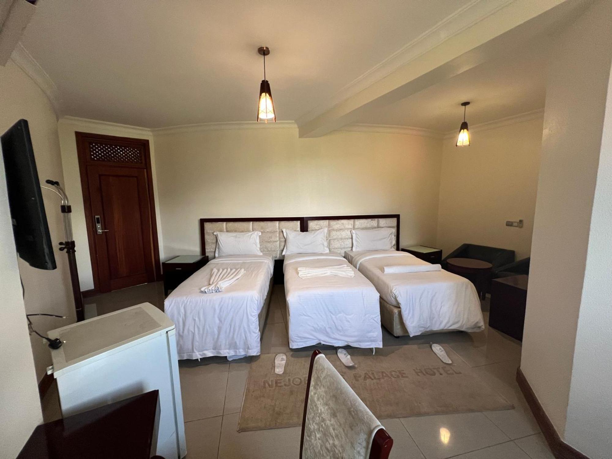 Nejobugg Palace Hotel Nkoanrua Bagian luar foto