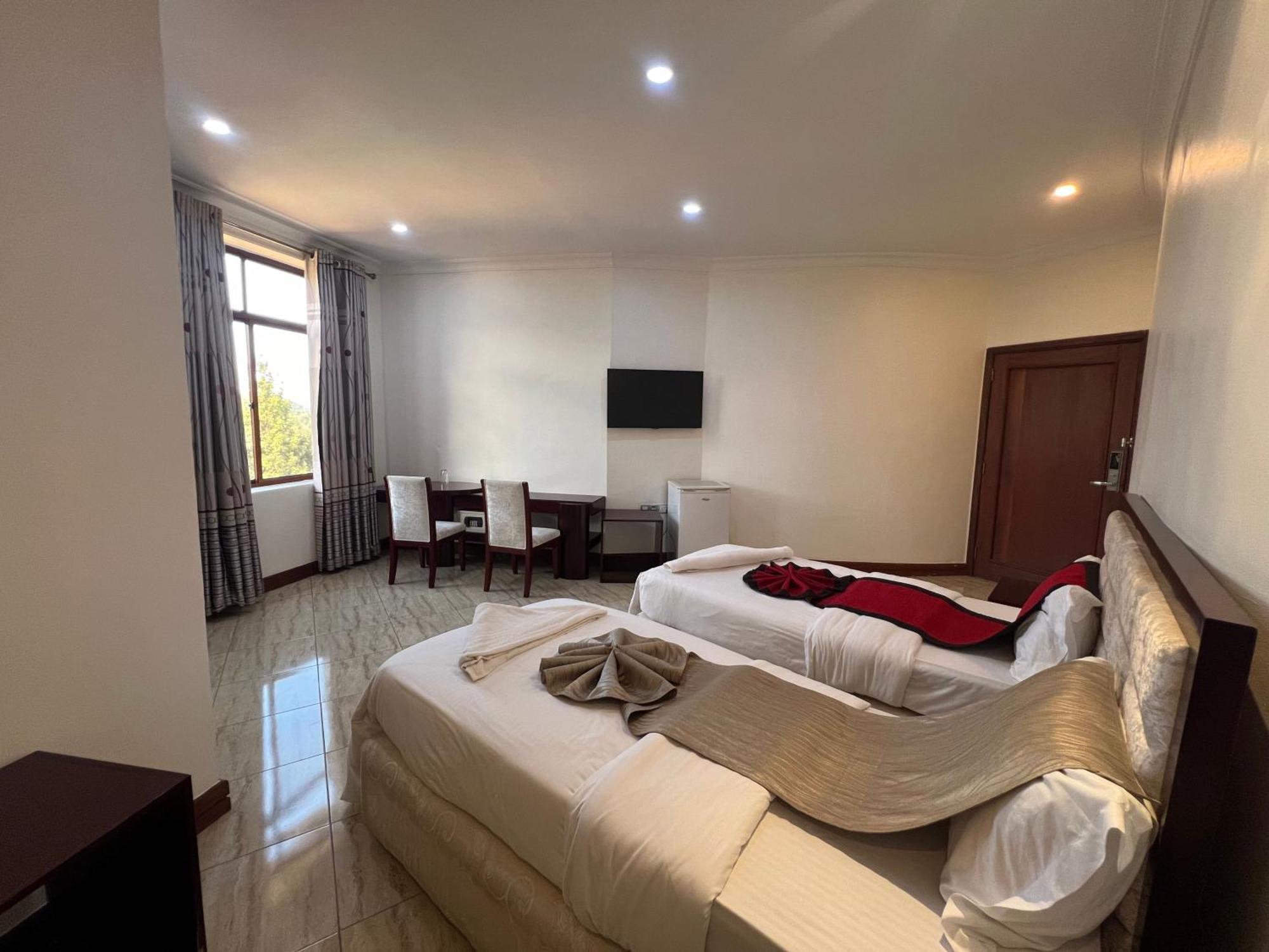 Nejobugg Palace Hotel Nkoanrua Bagian luar foto