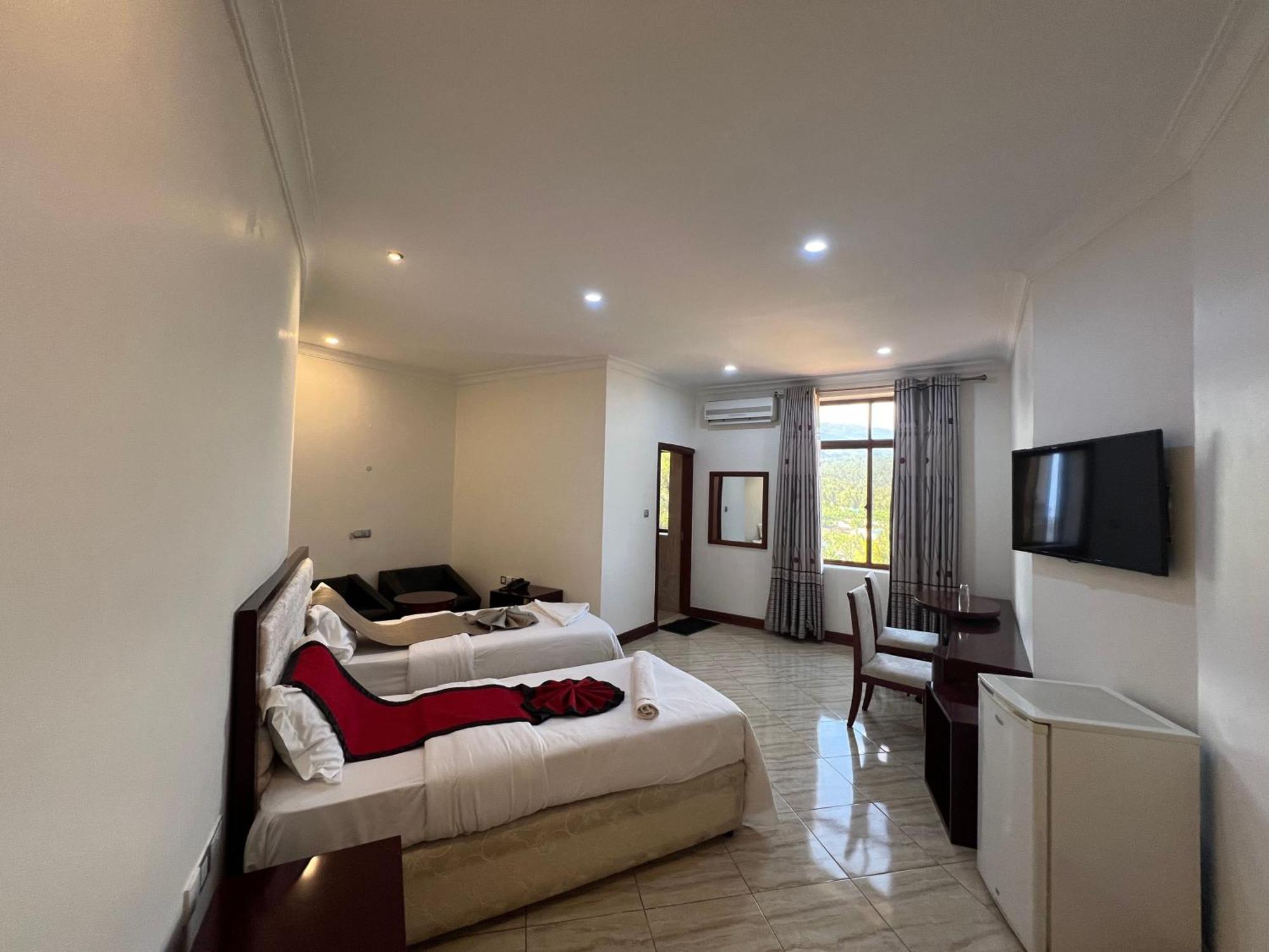 Nejobugg Palace Hotel Nkoanrua Bagian luar foto