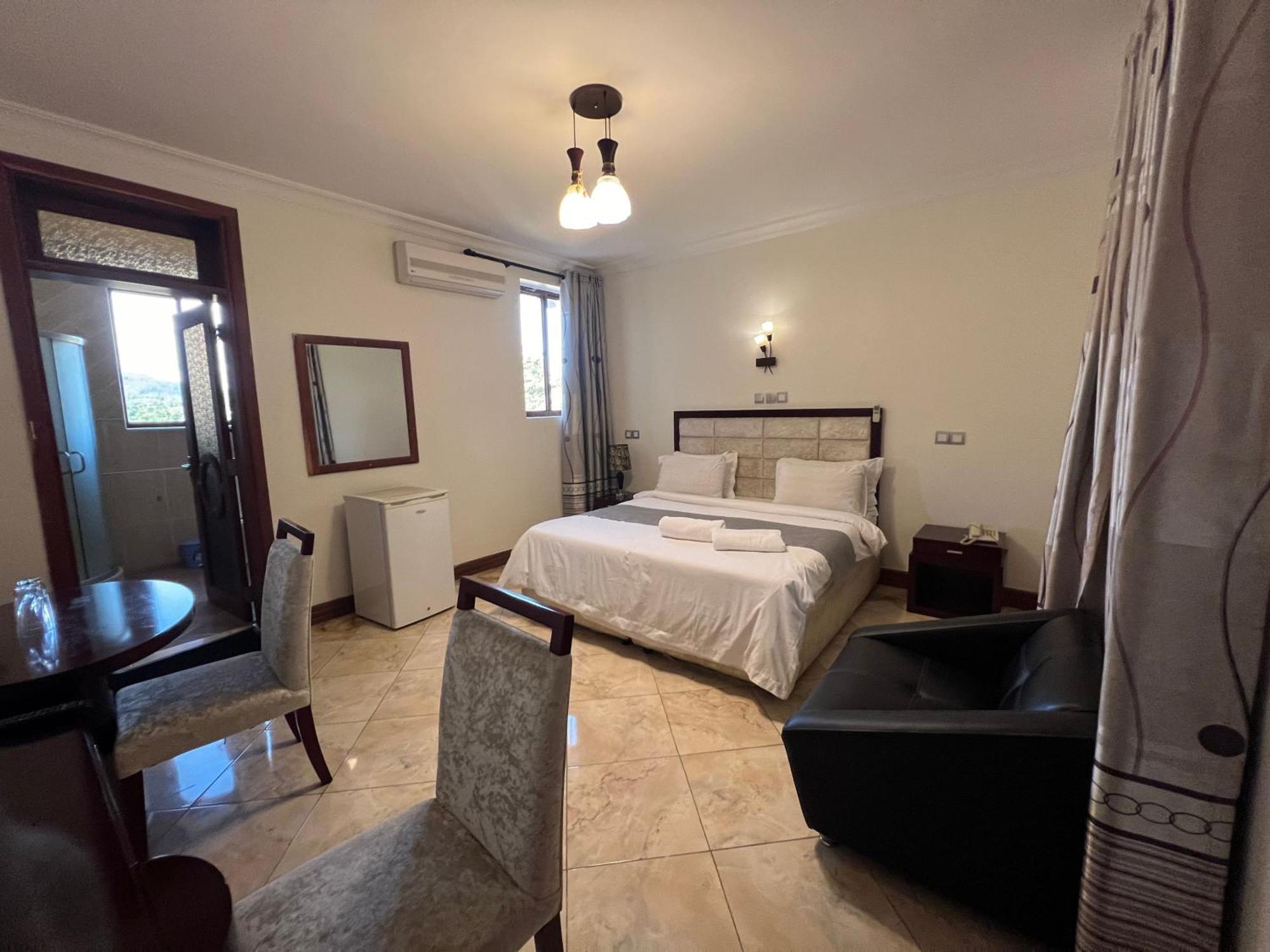 Nejobugg Palace Hotel Nkoanrua Bagian luar foto
