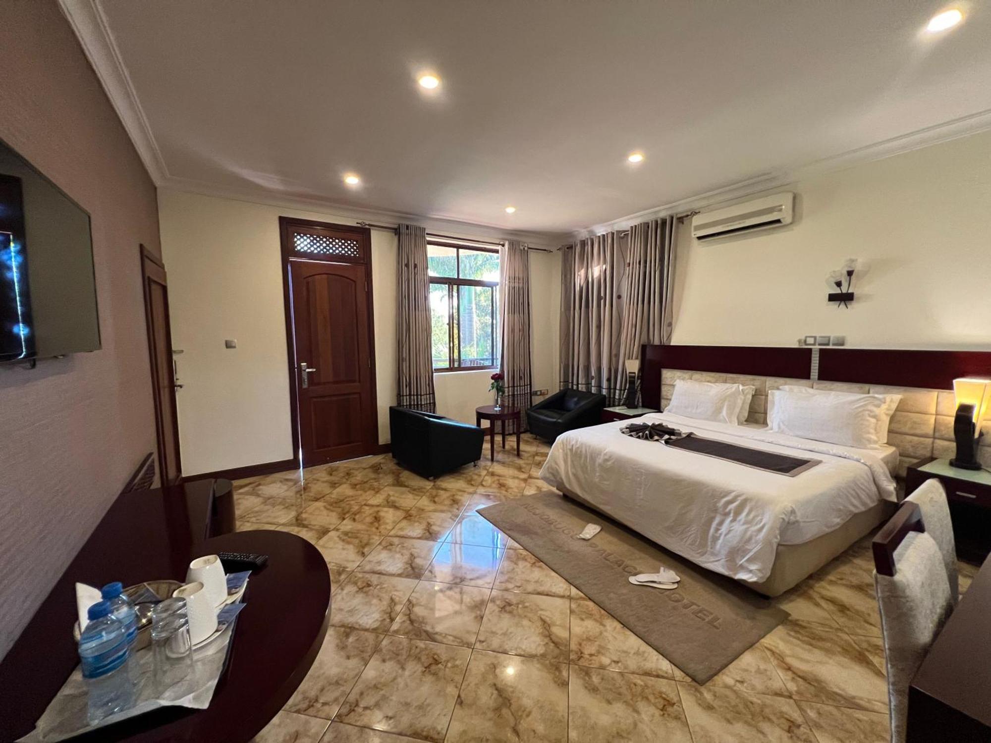 Nejobugg Palace Hotel Nkoanrua Bagian luar foto