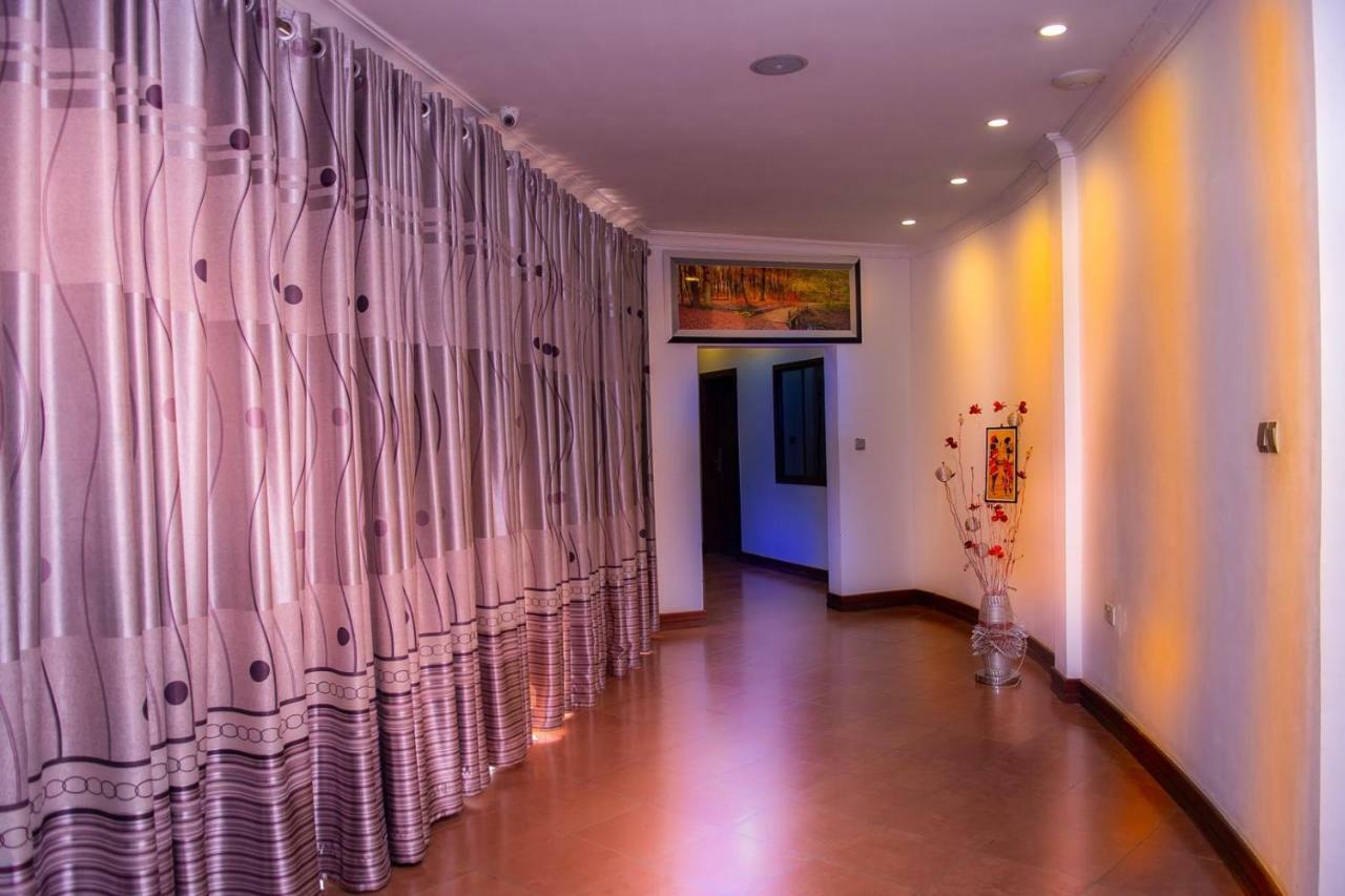 Nejobugg Palace Hotel Nkoanrua Bagian luar foto
