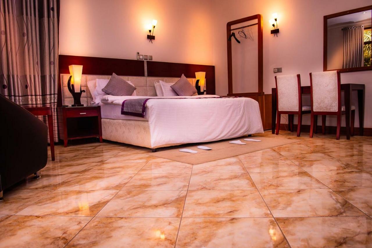 Nejobugg Palace Hotel Nkoanrua Bagian luar foto