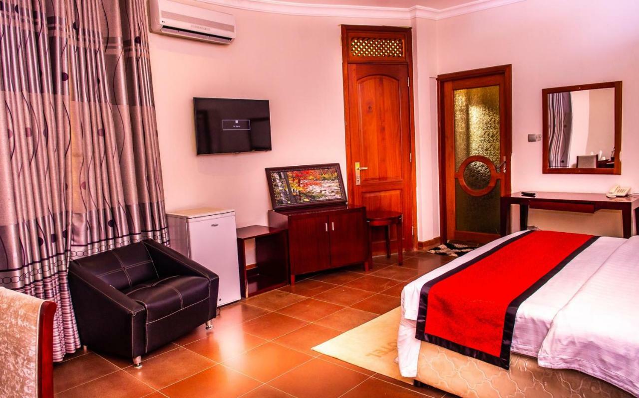 Nejobugg Palace Hotel Nkoanrua Bagian luar foto